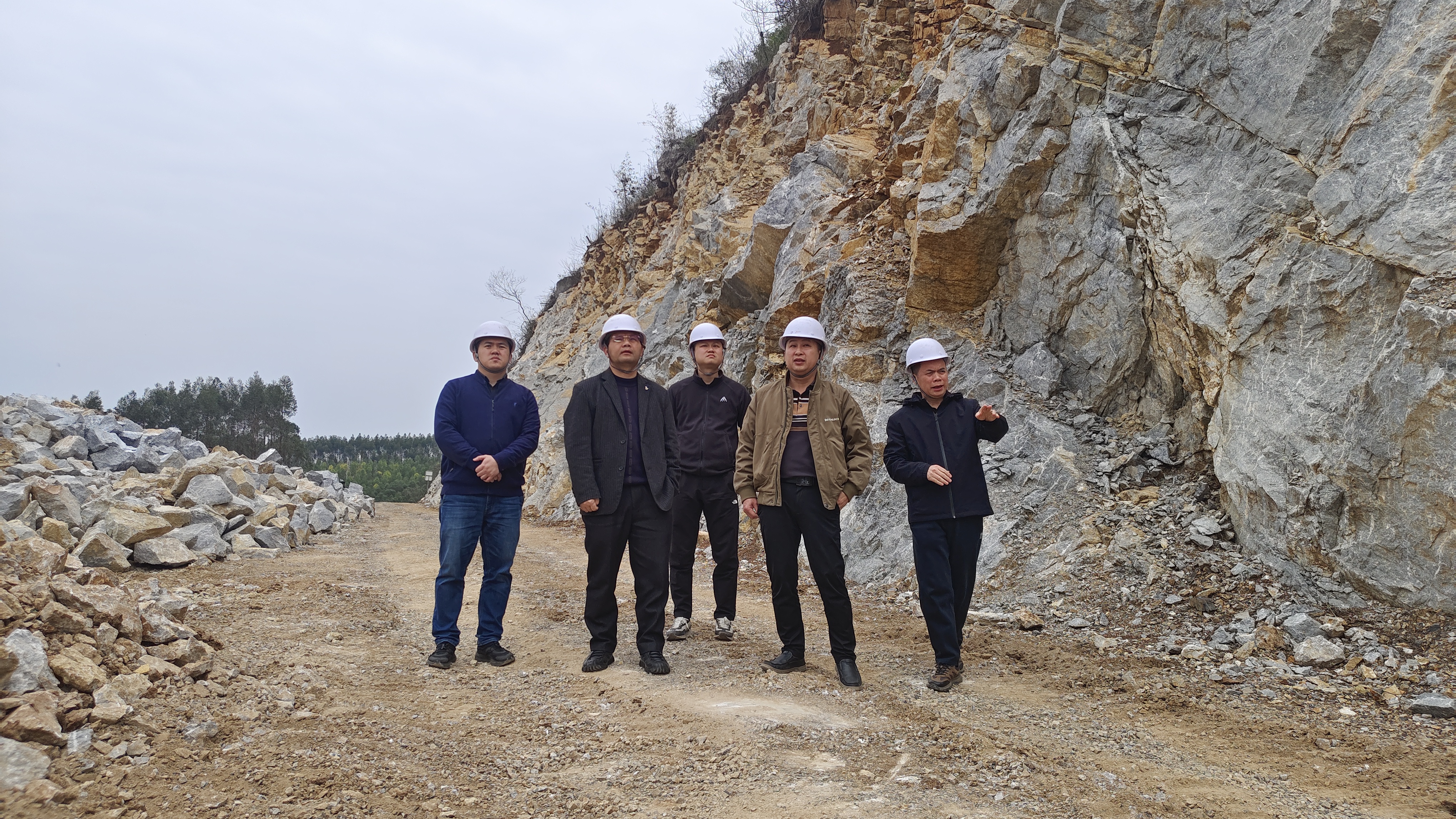 ���Ŷ��³�Τ�굽��ƺʯ���ҿ�������ָ����������