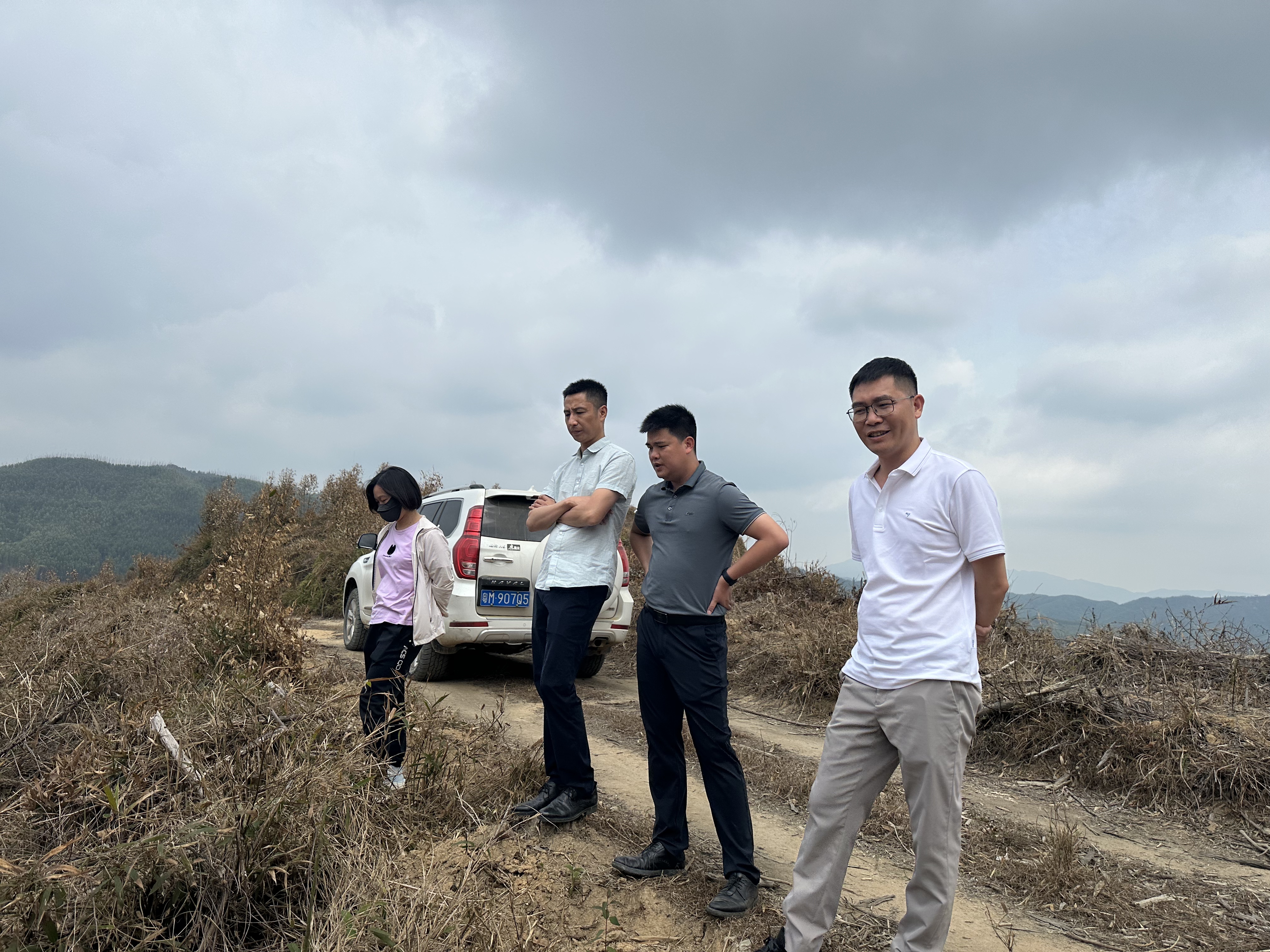 �γ������㶫�²㵥λ���ָ������