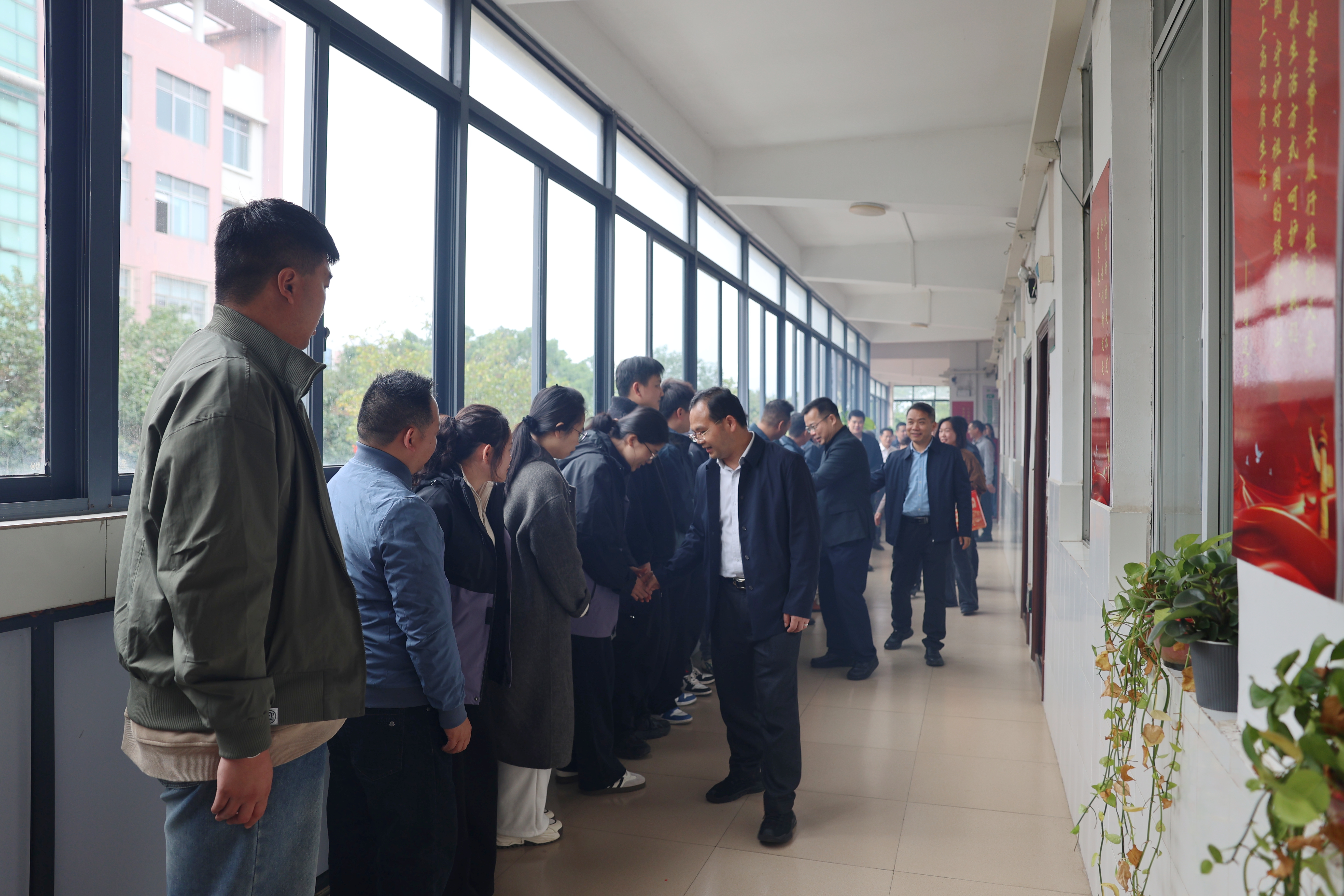 ���ⰻȻӭ���� ���ڻ�Ծ���³̡����ɶ���λ�򵼸���ţ��̳-(�Ĳ���ˮ)���ſ�չ�´�ο���˶�